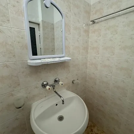 Pensjonat Laguna - *